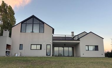 Venta Casa San Sebastian 4 Ambientes Area 6 LAGUNA