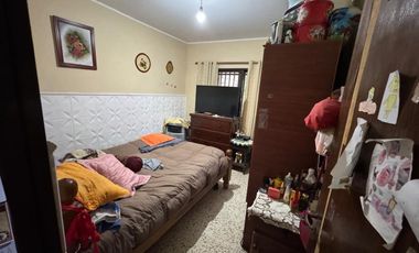 VENTA CASA EN BARRIO SAN PEDRITO, 3 HABITACIONES.