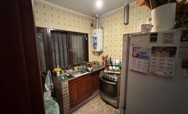VENTA CASA EN BARRIO SAN PEDRITO, 3 HABITACIONES.
