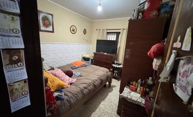 VENTA CASA EN BARRIO SAN PEDRITO, 3 HABITACIONES.