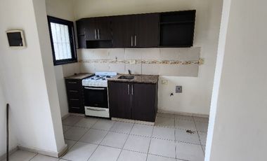 Departamento Tipo Casa en alquiler en Caseros