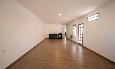 Casa en barrio Sur financiada