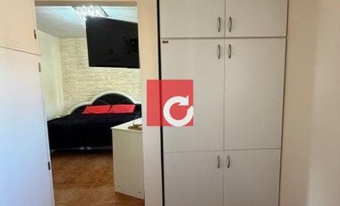 Venta de Casa de 3 Dormitorios + Cochera para 3 Autos y Quincho con Jardin.-