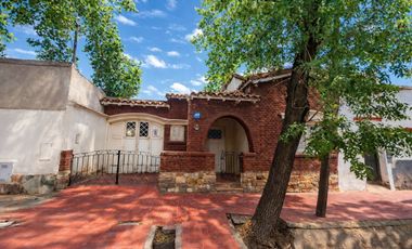 VENTA CASA A RECICLAR EN CIUDAD – ÁREA FUNDACIONAL