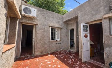 VENTA CASA A RECICLAR EN CIUDAD – ÁREA FUNDACIONAL