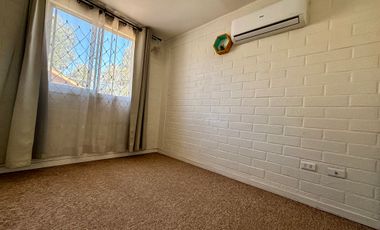 CASA ESQUINA  EN VENTA 3D/1B EXCELENTE ESTADO