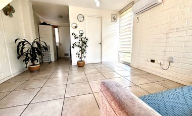 CASA ESQUINA  EN VENTA 3D/1B EXCELENTE ESTADO