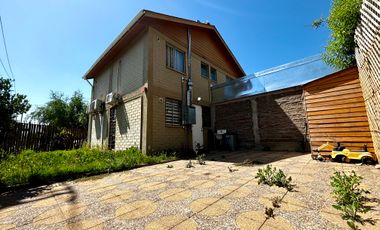 CASA ESQUINA  EN VENTA 3D/1B EXCELENTE ESTADO