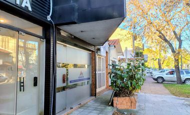Venta 2 locales con renta en Lote 480m2  Banfield