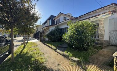 CASA ALQUILER 4 AMBIENTES SAN FERNANDO CON JARDIN