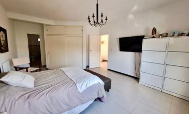 CASA EN VENTA CON PILETA EN BELLA VISTA