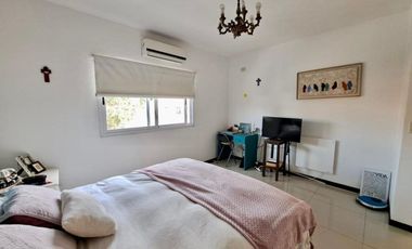 CASA EN VENTA CON PILETA EN BELLA VISTA