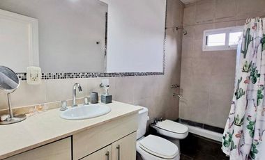 CASA EN VENTA CON PILETA EN BELLA VISTA
