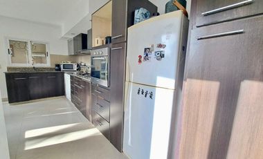 CASA EN VENTA CON PILETA EN BELLA VISTA