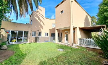 CASA EN VENTA CON PILETA EN BELLA VISTA