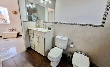 CASA EN VENTA CON PILETA EN BELLA VISTA