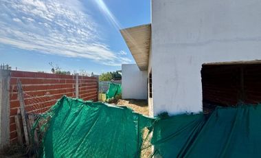 Venta lote con construccion La Plata