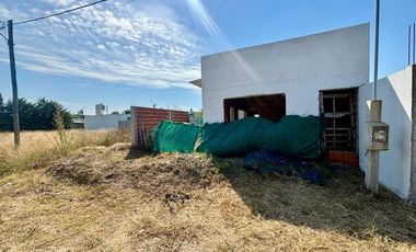 Venta lote con construccion La Plata