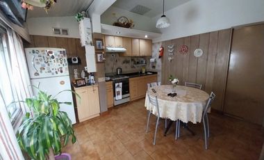 VENTA CASA 3 AMB CON COCHERA PATIO Y QUINCHO GERLI