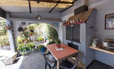 VENTA CASA 3 AMB CON COCHERA PATIO Y QUINCHO GERLI