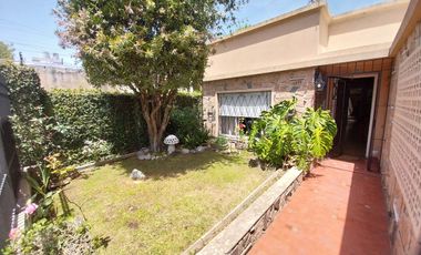 VENTA CASA 3 AMB CON COCHERA PATIO Y QUINCHO GERLI