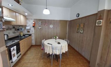 VENTA CASA 3 AMB CON COCHERA PATIO Y QUINCHO GERLI