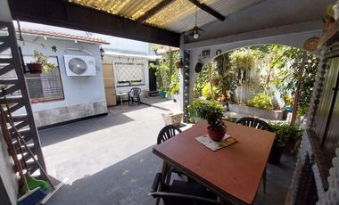 VENTA CASA 3 AMB CON COCHERA PATIO Y QUINCHO GERLI