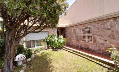 VENTA CASA 3 AMB CON COCHERA PATIO Y QUINCHO GERLI