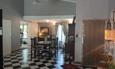 REMAX VENDE CASA EN COUNTRY LOS MOLINOS