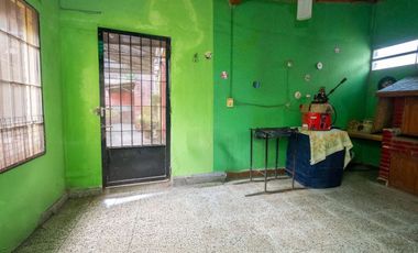 Se vende casa a 100m de Aristóbulo del Valle