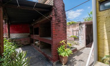 Se vende casa a 100m de Aristóbulo del Valle