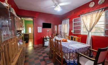 Se vende casa a 100m de Aristóbulo del Valle