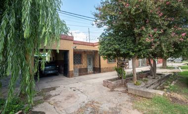Se vende casa a 100m de Aristóbulo del Valle