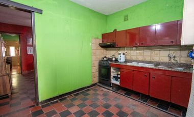 Se vende casa a 100m de Aristóbulo del Valle