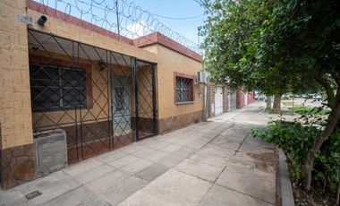 Se vende casa a 100m de Aristóbulo del Valle