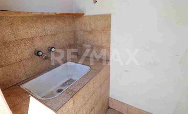 VENTA LOCALES , UNO en ESQUINA y TRES DPTOS