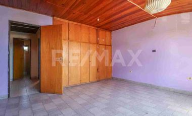 VENTA LOCALES , UNO en ESQUINA y TRES DPTOS