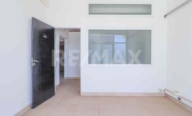 VENTA LOCALES , UNO en ESQUINA y TRES DPTOS