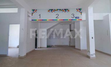 VENTA LOCALES , UNO en ESQUINA y TRES DPTOS