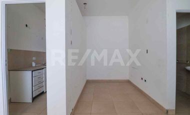 VENTA LOCALES , UNO en ESQUINA y TRES DPTOS