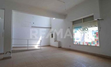 VENTA LOCALES , UNO en ESQUINA y TRES DPTOS