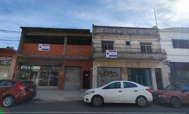 Lote 9x22 de fondo con 3 losas a terminar.