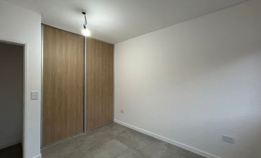 ALQUILER DUPLEX 4 AMB. JARDÍN Y COCHERA P. LELOIR