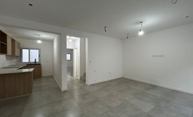 ALQUILER DUPLEX 4 AMB. JARDÍN Y COCHERA P. LELOIR