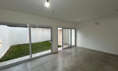 ALQUILER DUPLEX 4 AMB. JARDÍN Y COCHERA P. LELOIR
