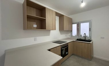 ALQUILER DUPLEX 4 AMB. JARDÍN Y COCHERA P. LELOIR