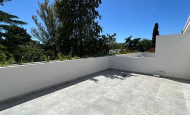 ALQUILER DUPLEX 4 AMB. JARDÍN Y COCHERA P. LELOIR