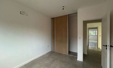 ALQUILER DUPLEX 4 AMB. JARDÍN Y COCHERA P. LELOIR