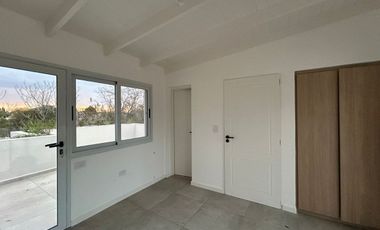 ALQUILER DUPLEX 4 AMB. JARDÍN Y COCHERA P. LELOIR