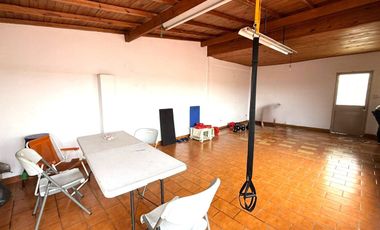 Casa en Venta 6 ambientes en Morón con Taller